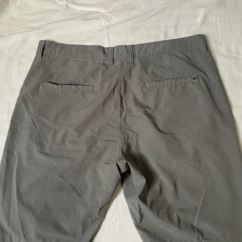 Travis Matthew Mens Gray Active Golf Shorts Size 36 - Picture 2 of 4